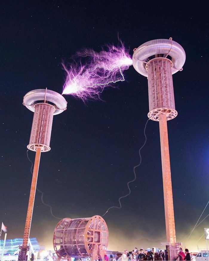 A Giant Van De Graaff Generator