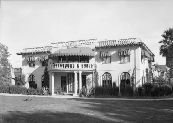 A Peek Inside Liza Minnelli’s Abandoned Mansion In Beverly Hills ...