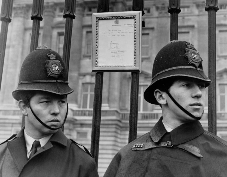 Royal Birth Announcement (George W. Hales:Fox Photos:Hulton Archive:Getty Images)